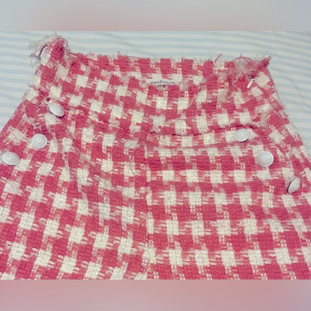 Chic Pink and White shorts; Size small - Picture 9 of 11
